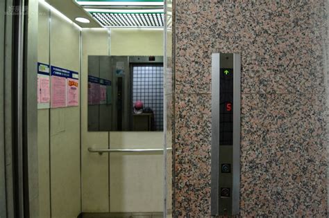 門口對電梯 3+1房意思